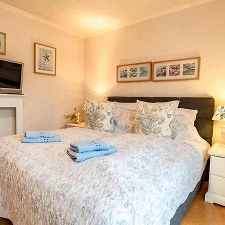 White House 1 * Alkersum